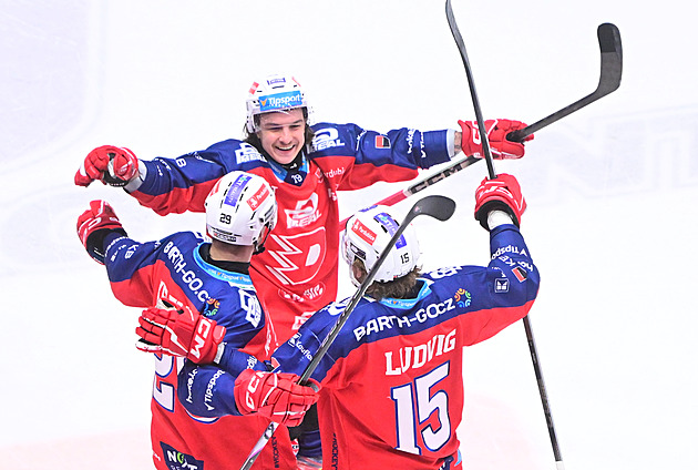 ONLINE: Drtivý nástup Pardubic, vedou už o tři góly. Vítkovice srovnaly v derby