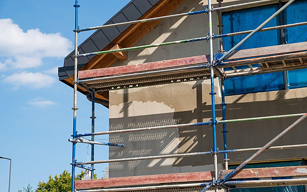 Rodinné domy za deset let zdražily trojnásobně, letos růstem předčily i byty