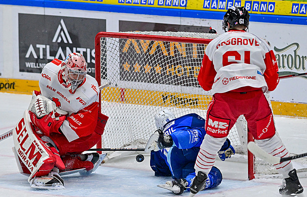 ONLINE: Sparta vede v Pardubicích, Brno po neuznaném gólu prohrává s Olomoucí