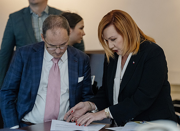 Poslanci projednají rozpočet. Nová koalice ho vrátí a tvrdí, že ho nelze předělat