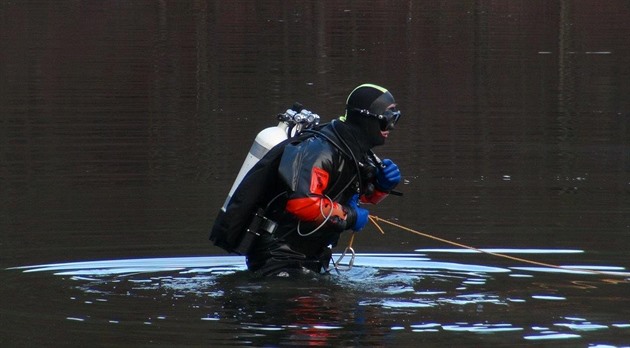 Na Olomoucku zemřel šedesátiletý potápěč, uvázl při údržbě vodní turbíny