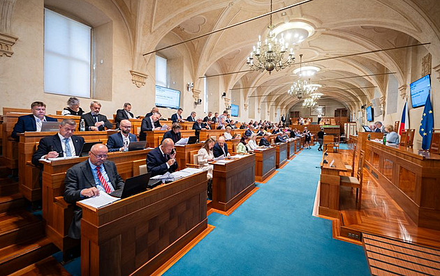 Senát projednává návrh, aby mohl NKÚ kontrolovat hospodaření České televize