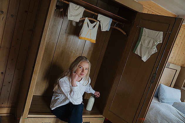 Vyrábí oblečení z mléka. Dotek bývá rozhodující, říká podnikatelka z Krkonoš