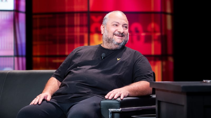 Hezucký z lůžka vtipkoval o pohřbu. V nemocnici zůstává na morfinu a jeho stav je závažný