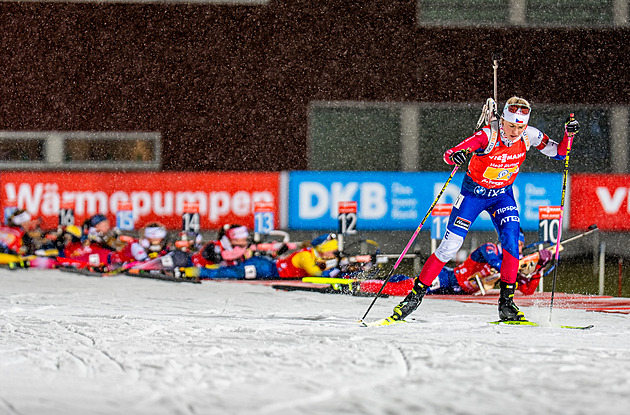 Biatlon ONLINE: První vytrvalostní závod sezony. Češky se zatím perou se střelbou