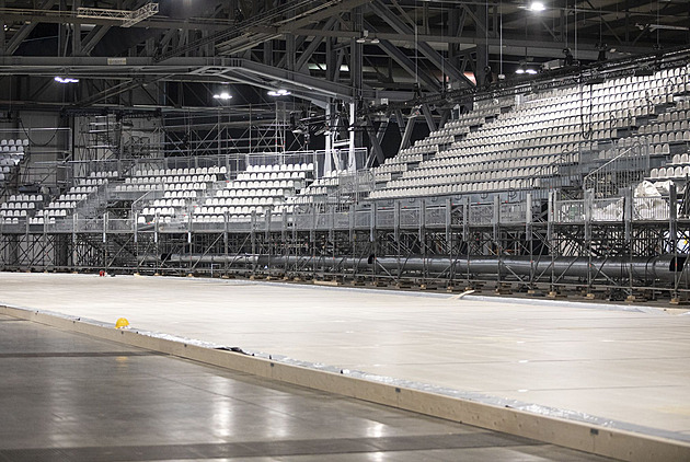 Mají hokejisté kde hrát? V Miláně nestíhají a z NHL zní: Dávno mělo být hotovo!