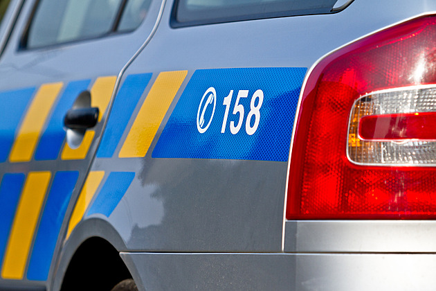 V Malešicích se zabarikádoval muž, hrozí zapálením budovy