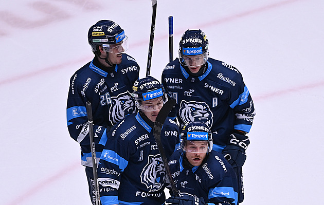 ONLINE: Liberec vede v Třinci, Vítkovice tápou v Litvínově. Prohrávají i Pardubice