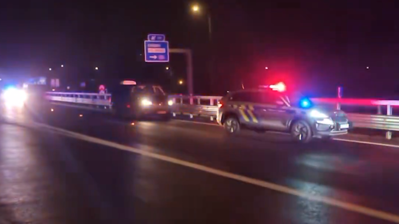 Opilý cizinec se řítil v protisměru na D6 rychlostí 190 km/h. Konec jeho jízdy ukazují záběry