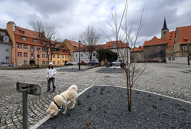 Historické centrum Chebu má nový vnitroblok, práce zdržela dělová koule