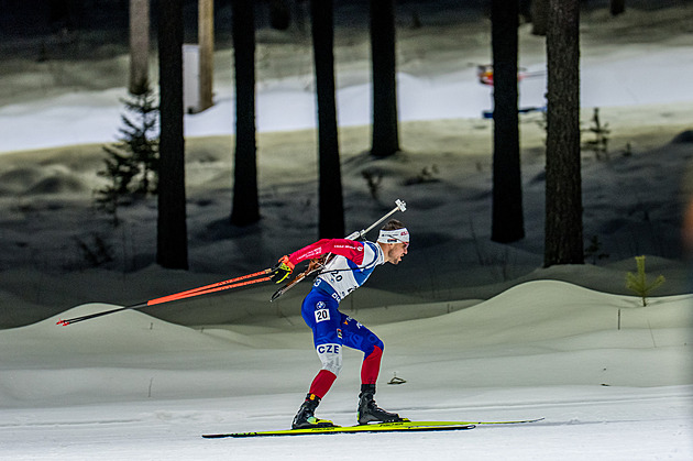 Biatlon ONLINE: Česká štafeta dvacátá, Mikyska se těsně vyhnul trestnému kolu