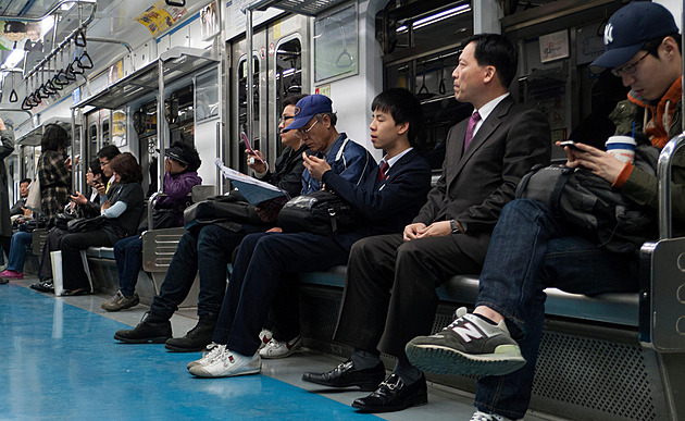 Korejci vyměnili auta za veřejnou dopravu, ceny paliv v zemi prudce rostou