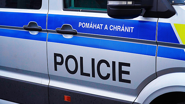 Zfetovaný útočník napadl příbuznou a pracovníky probační služby. Zranil i policisty