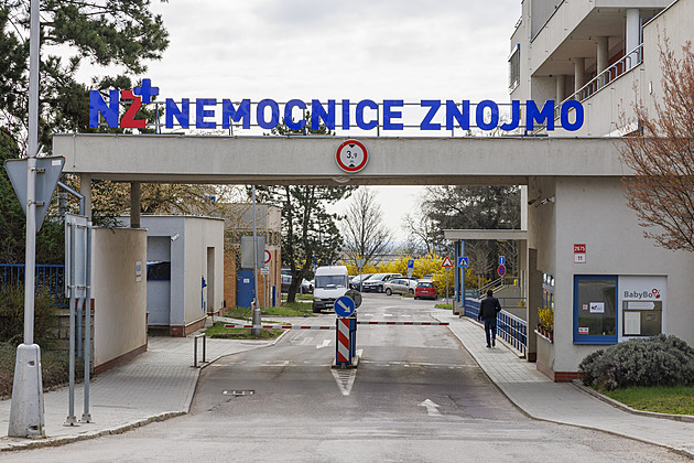 Neskončím, problémy jsem vyřešil, říká šéf nemocnice. Hejtman pochybuje