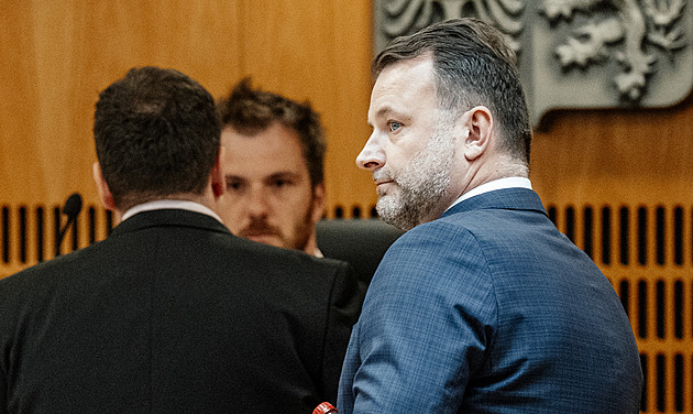 Výlet do Itálie, mnoho alkoholu. U soudu s Dozimetrem svědčí Pospíšilův exporadce