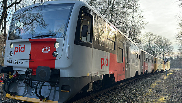 Kvůli srážce s člověkem nejezdí vlaky mezi Prahou a Roztoky