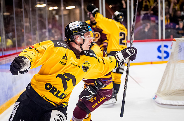 Už ať je to za námi... Hráči Litvínova zaplatili fandům výjezd a útočí na záchranu