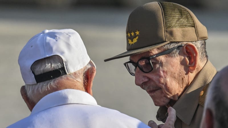 Sestřelil jste humanitární letadlo. USA obviní 94letého bratra Fidela Castra