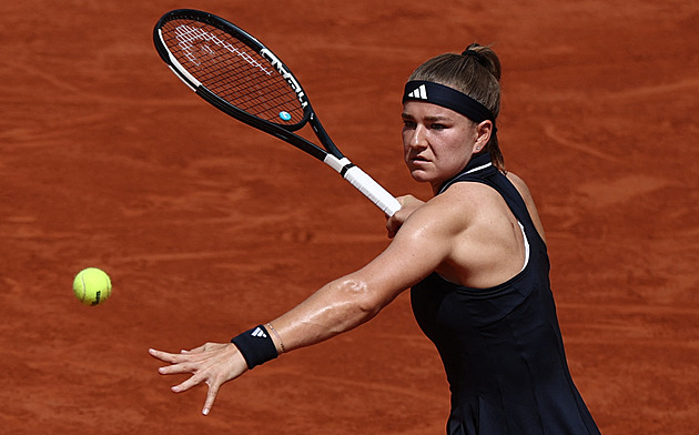 Roland Garros ONLINE: Muchová v potížích, Bouzková končí. Nastoupí Menšík
