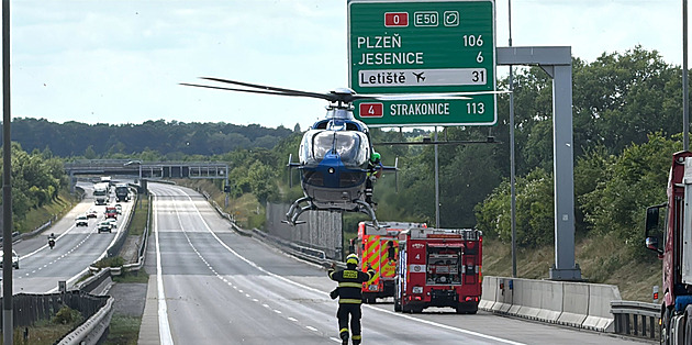 Hromadná nehoda kamionů uzavřela Pražský okruh ve směru na Ruzyň