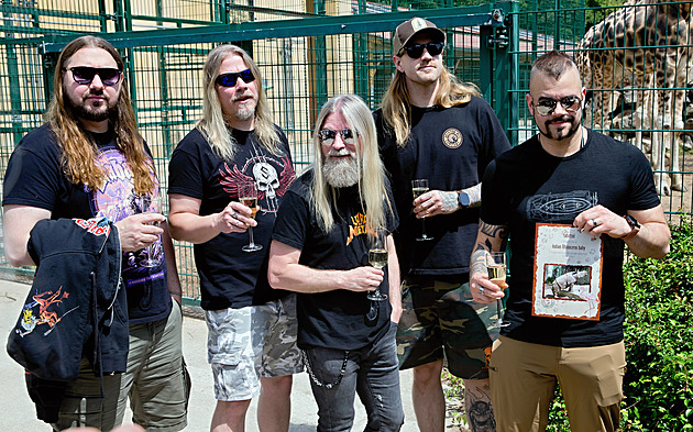 Kapela Sabaton pokřtila mládě nosorožce, druhé jméno má po válečném hrdinovi