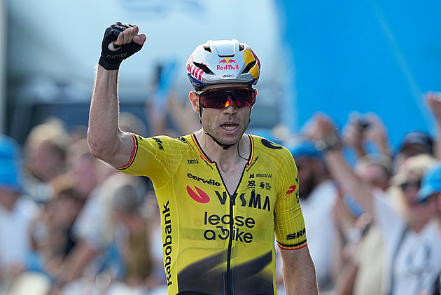 Van Aert opět vítězí. Po zmeškané Tour ve sprintu těsně přemohl Slováka Kubiše