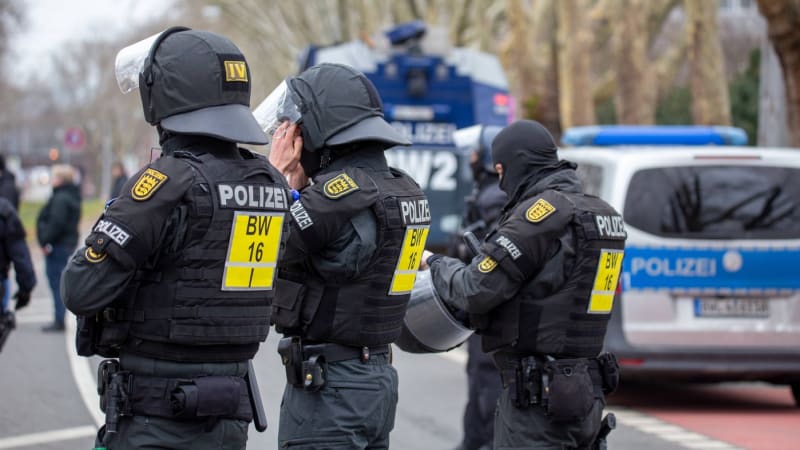 Německo v šoku: Devatenáctiletý sadista naváděl mladistvé k vraždám i sebepoškozování